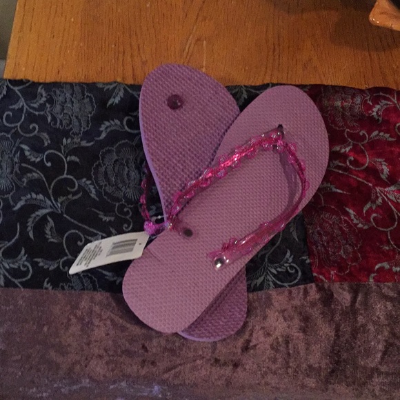 Bundle of women’s flip flops - Picture 3 of 3